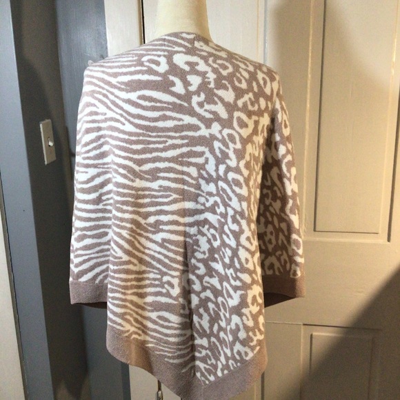 Barefoot Dreams Taupe and Cream Poncho NWT - Picture 3 of 5